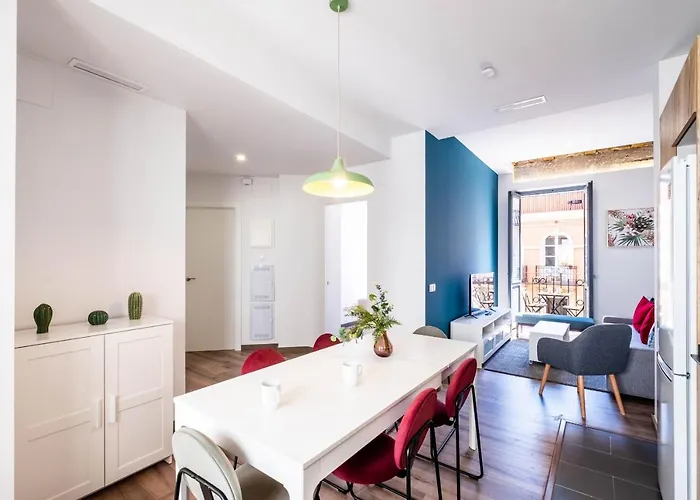 Spacious With Great Views شقة