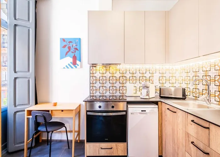 Apartment Quality With Homely Decor