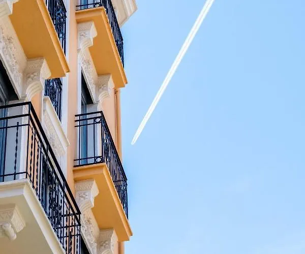 Apartment Quality With Homely Decor *