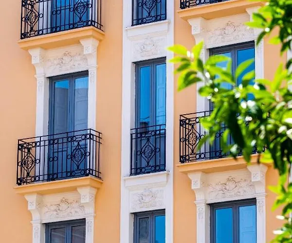 Apartment Quality With Homely Decor *