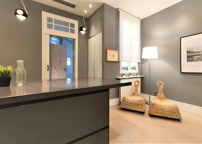 De Lujo Frente Al Mercado Colon. Only Adults *