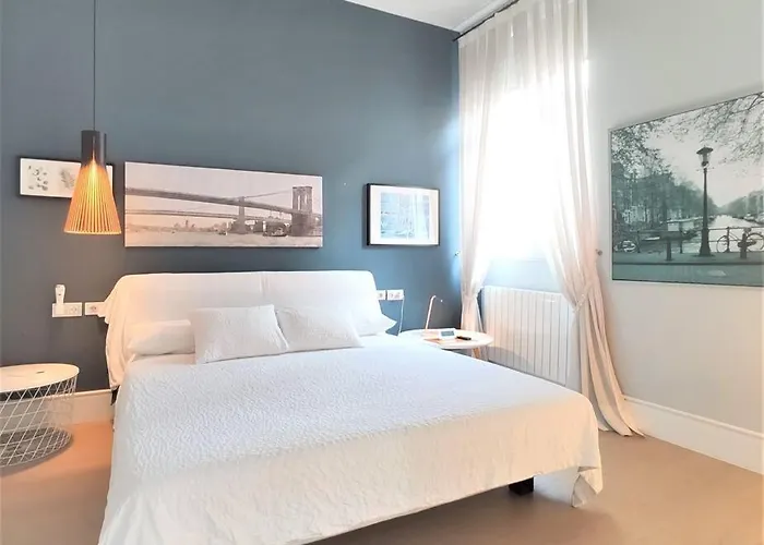 De Lujo Frente Al Mercado Colon. Only Adults *