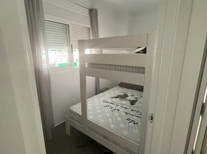 Con Vistas Al Mar A Pocos Metros De La Playa