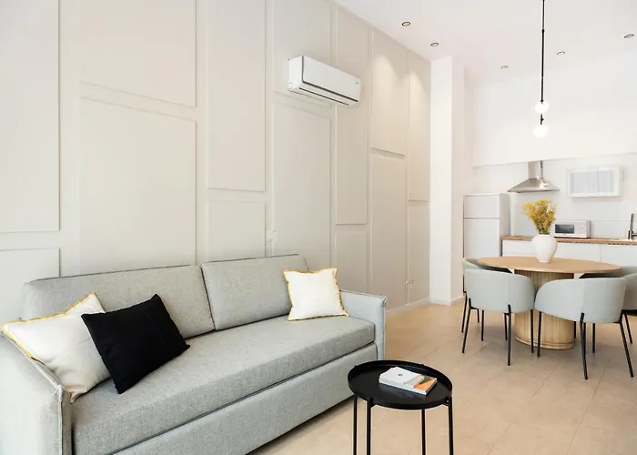 Blanq Marina Suites Aparthotel 4*