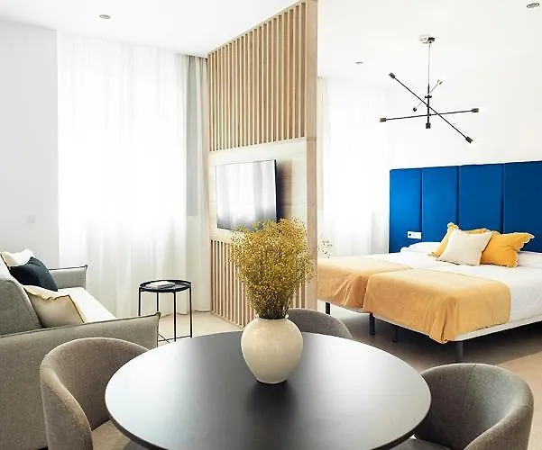 Blanq Marina Suites Aparthotel Valencia