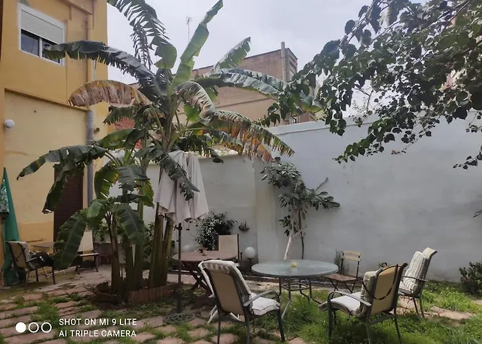 Precioso Con A/a En Ruzafa Con Terracita Privada Y Acceso A Un Jardin, 2-3 Personas