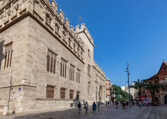 Apartup Market Square Valence