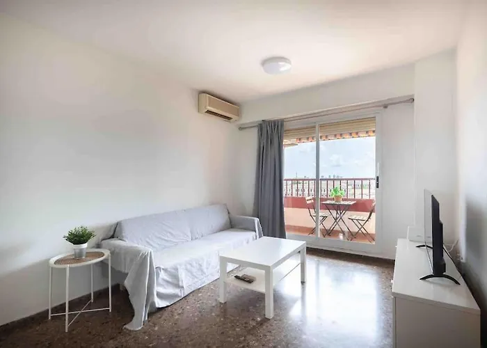 15 Min. Metro Ride To The Center 아파트 *