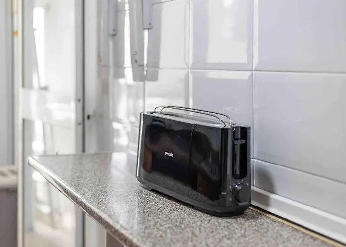 15 Min. Metro Ride To The Center *