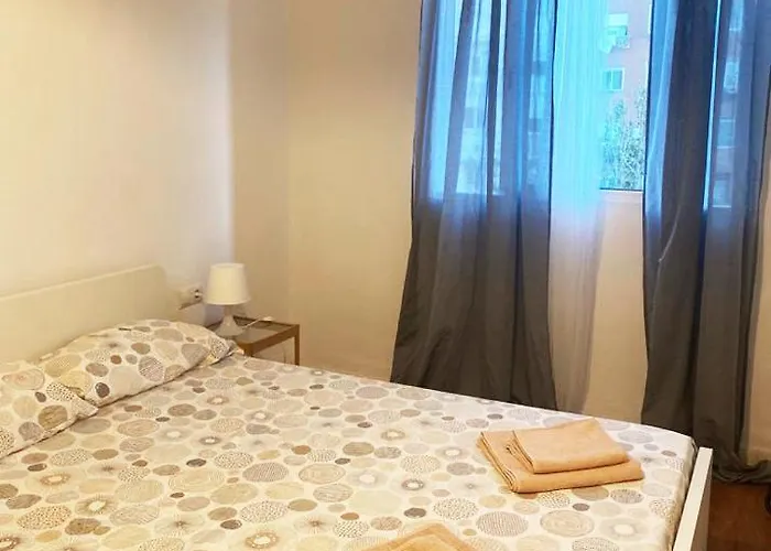 Peres I Valero En Piso Compartido