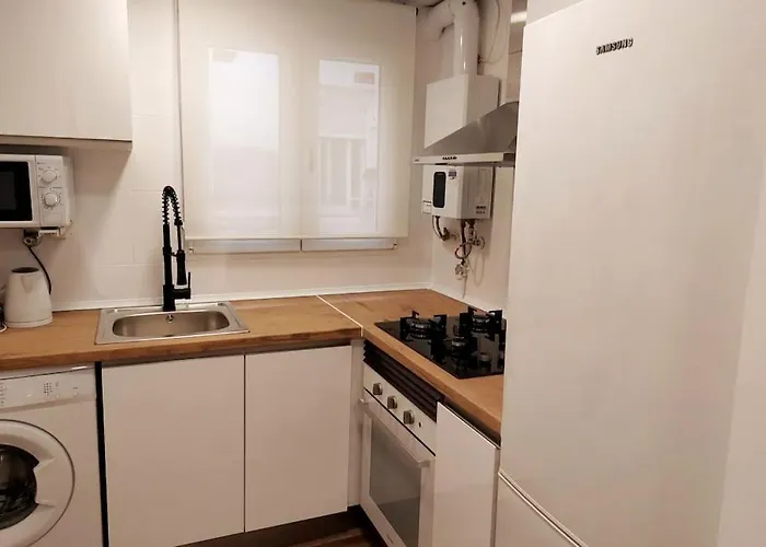 Nautico Junto A La Playa Malvarrosa