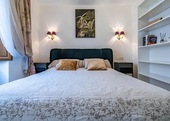 Central Luxury Flat With Free Parking