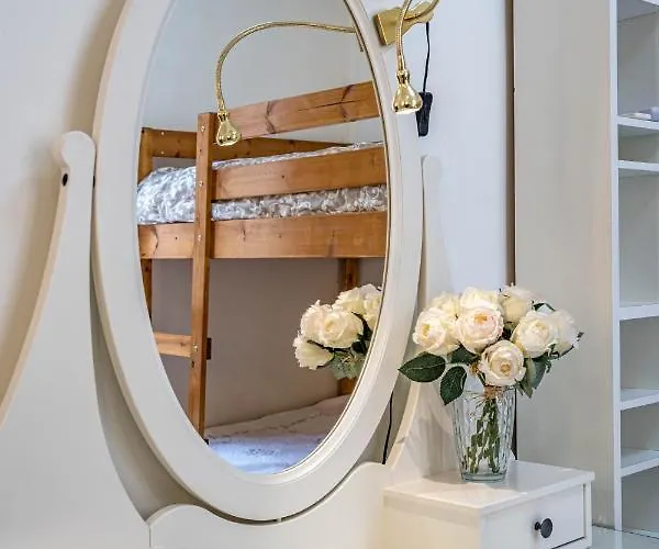 Central Luxury Flat With Free Parking *