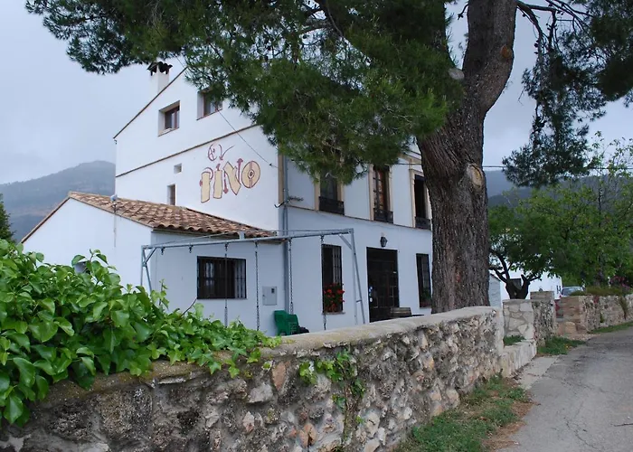 El Pino B & B, Chera 펜션