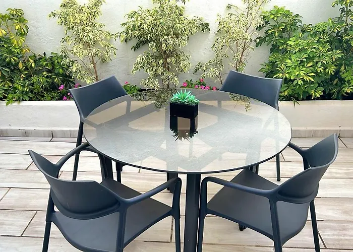 New! Renovated, Centrally Located, Private Entrance, Terrace 발렌시아