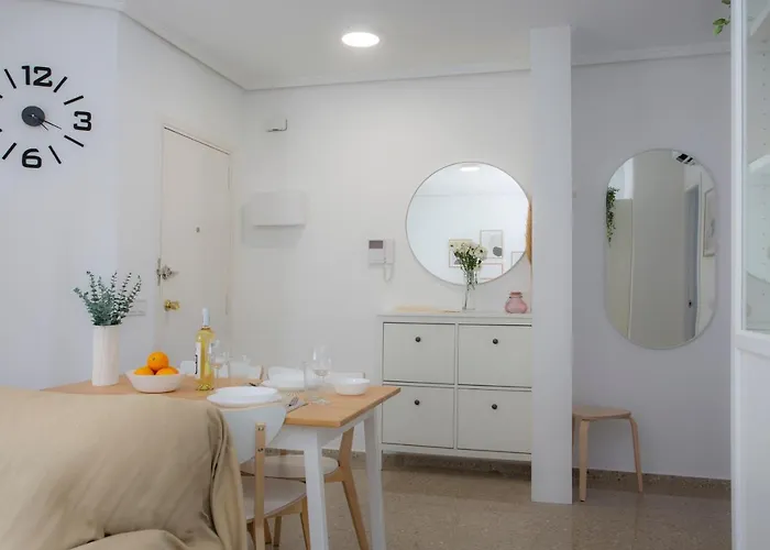 Singularstays Campanar شقة