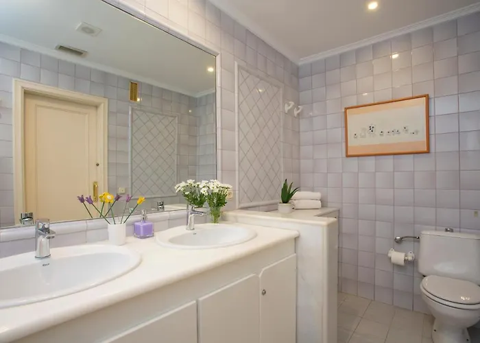 Διαμέρισμα Singularstays Reina Ii *