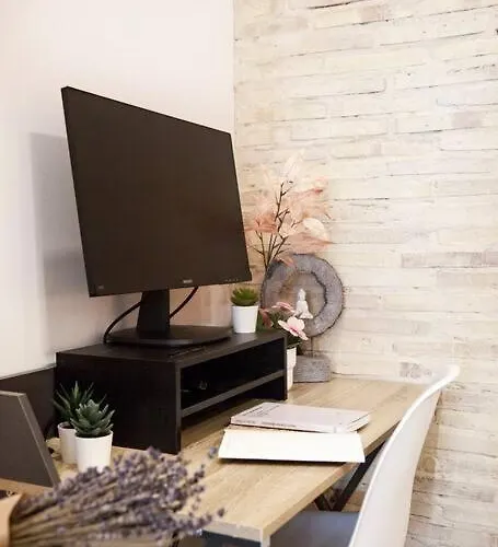 Rb - Urban Loft Retreat, Comfort & Good Location شقة *