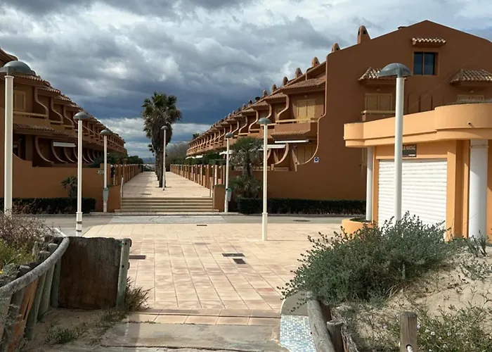 Adosado En La Playa De El Perellonet Con Piscina, Pista Tenis 펜션 *