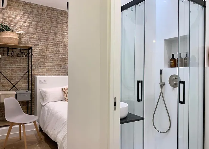 Valencia Beach Rooms 홈스테이 *