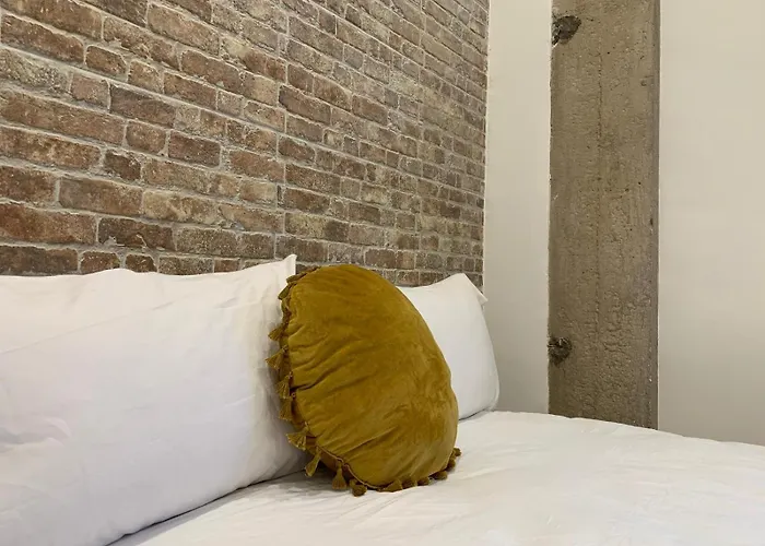 Valencia Beach Rooms *