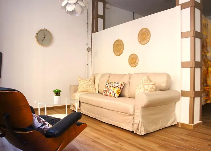 Cerca De La Marina En *