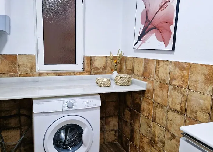 Cerca De La Marina En *