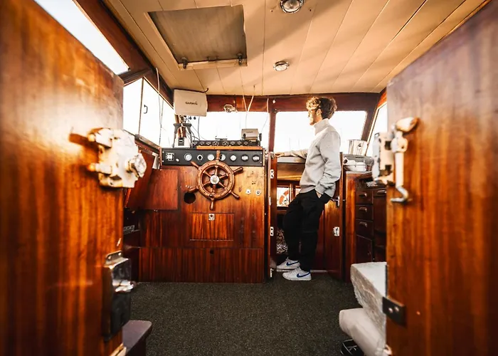 Botel Alojamiento En Barco Oasis