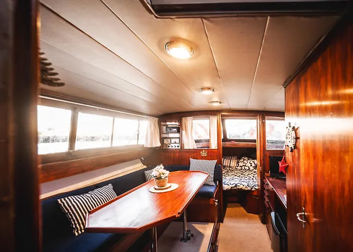 Alojamiento En Barco Oasis *