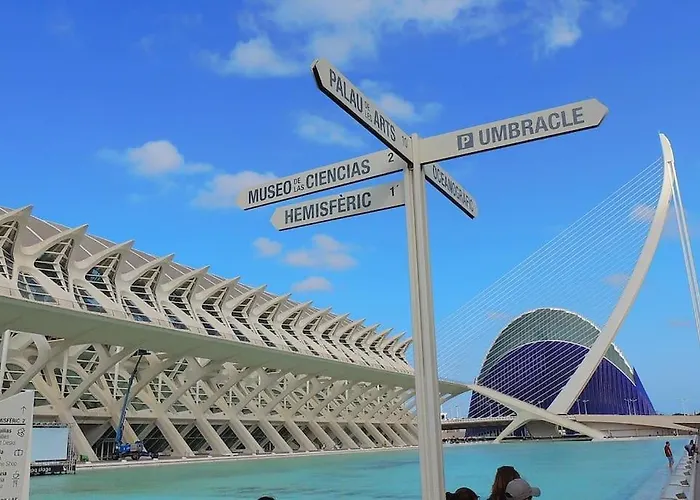 Artes Y Ciencias + Garaje + Netflix Apartmán *