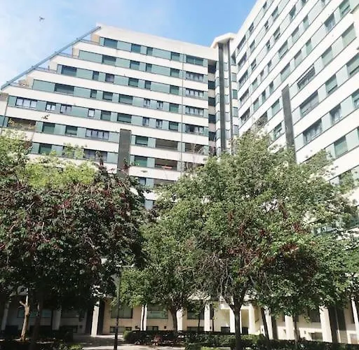 Artes Y Ciencias + Garaje + Netflix