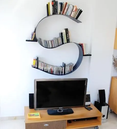 Artes Y Ciencias + Garaje + Netflix