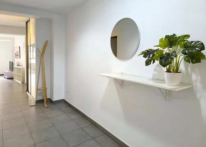 Flats Friends Tetuan شقة *