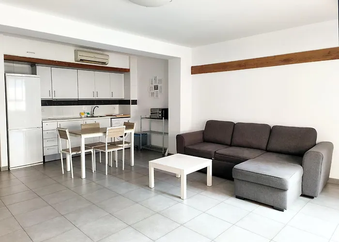 Flats Friends Tetuan شقة *