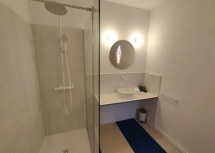 Carisan1 - 6 Min To Beach, Modern, Bright شقة