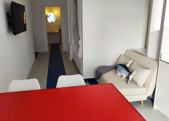 Carisan1 - 6 Min To Beach, Modern, Bright