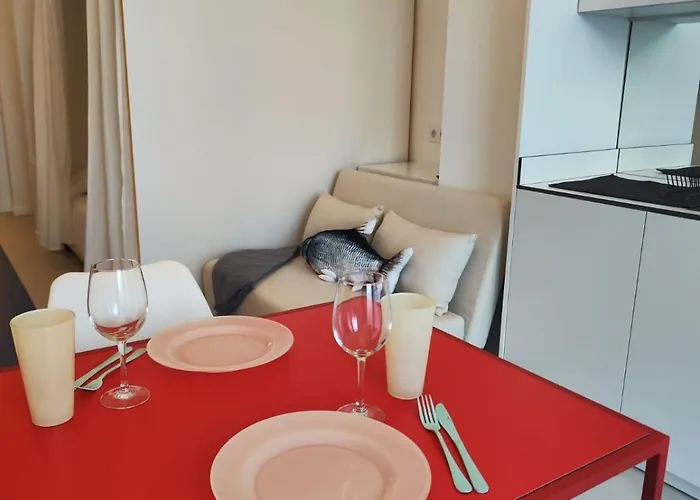 Carisan1 - 6 Min To Beach, Modern, Bright شقة