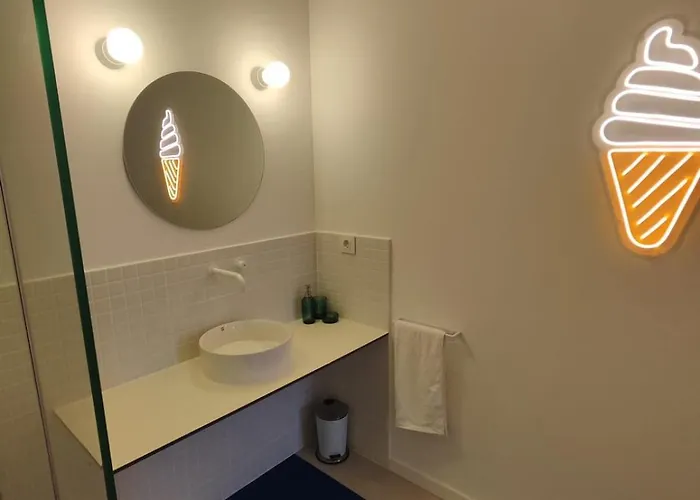 Carisan1 - 6 Min To Beach, Modern, Bright