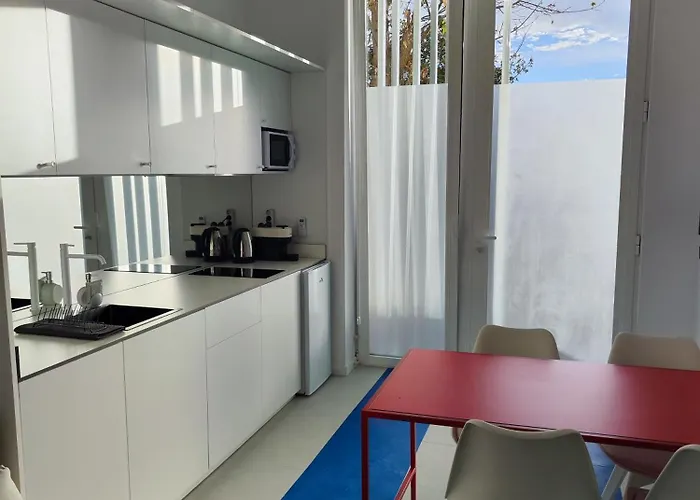 Carisan1 - 6 Min To Beach, Modern, Bright