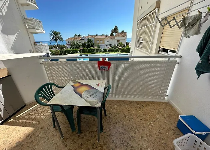 아파트 En Complejo Residencial Con Piscina Y Garaje Frente Al Mar *