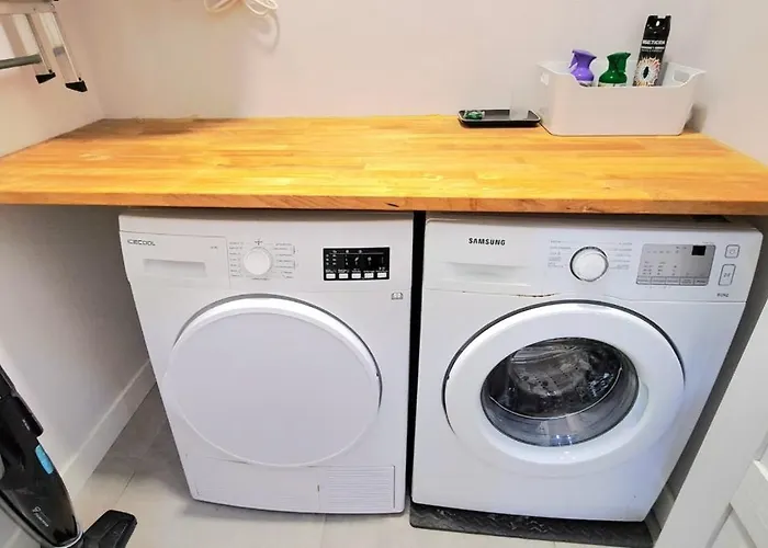 New! Renovated, Centrally Located, Private Entrance, Terrace 아파트 발렌시아