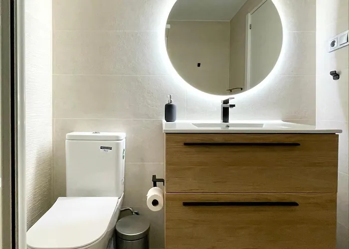 Spacious, Sunny Flat By Of Arts & Sciences