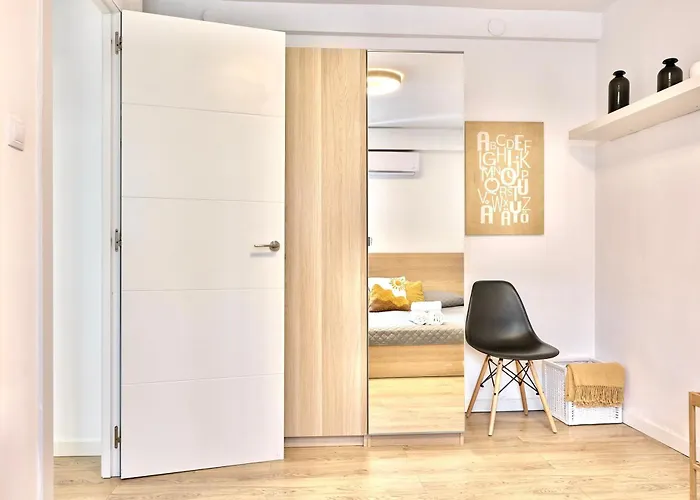 Spacious, Sunny Flat By Of Arts & Sciences شقة فالنسيا