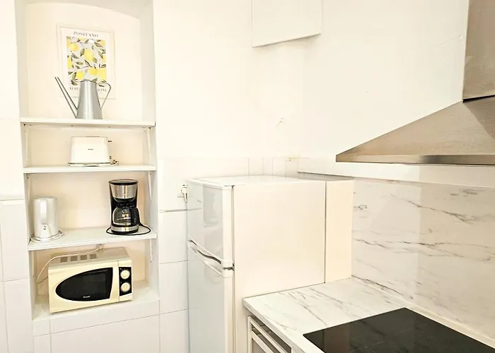 Bright Apt With Balcony Between Beach & Center 6P فالنسيا