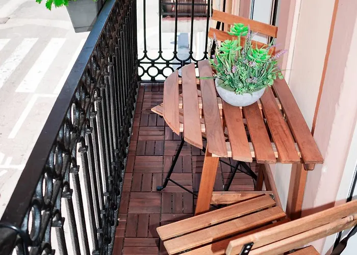 Bright With Balcony Between & Center 6p Apartamento *