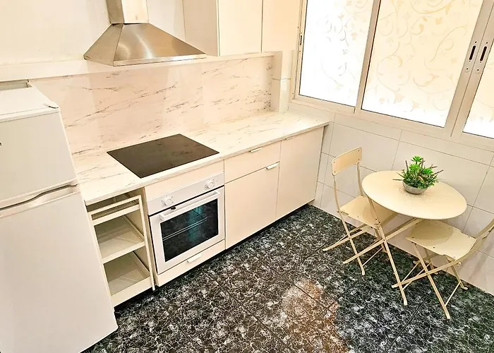 Bright With Balcony Between & Center 6p Apartamento *