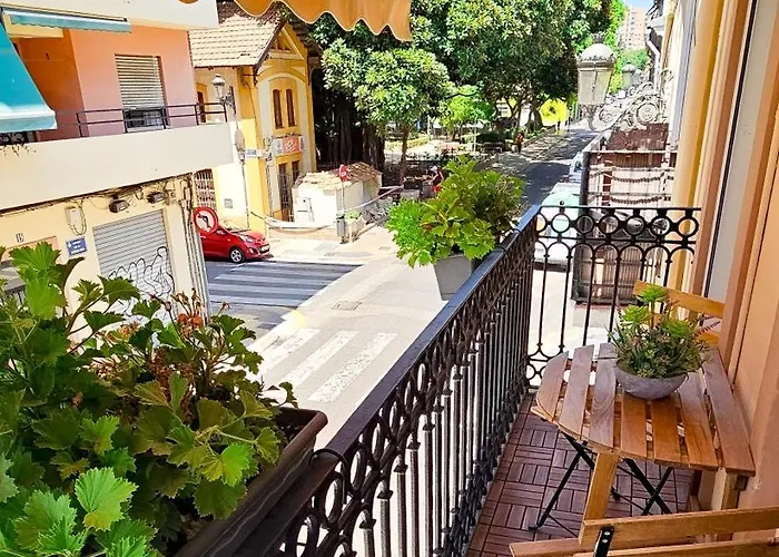 Bright Apt With Balcony Between Beach & Center 6P شقة فالنسيا