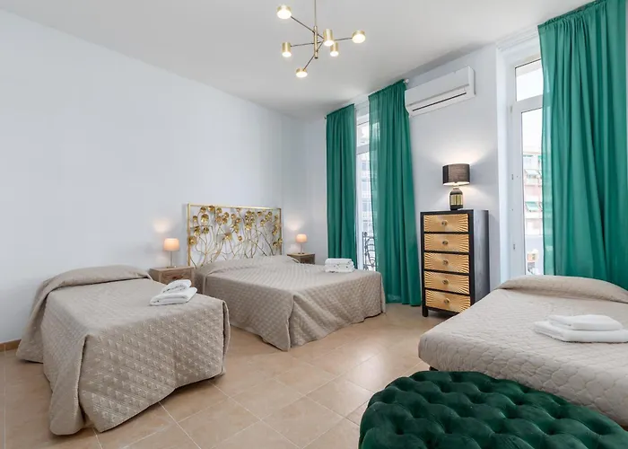 Travel Habitat Port Valencia. *