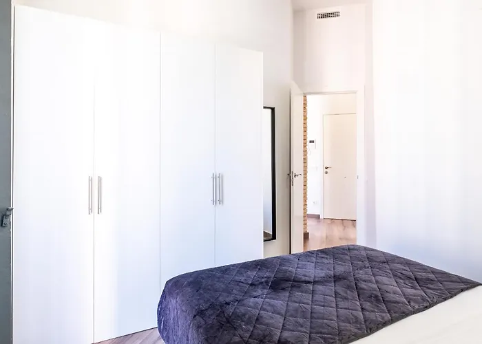 Brighthouse With Warm And Friendly Vibes