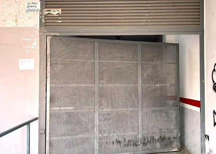 Esmeralda With Free Private Underground Parking Διαμέρισμα *